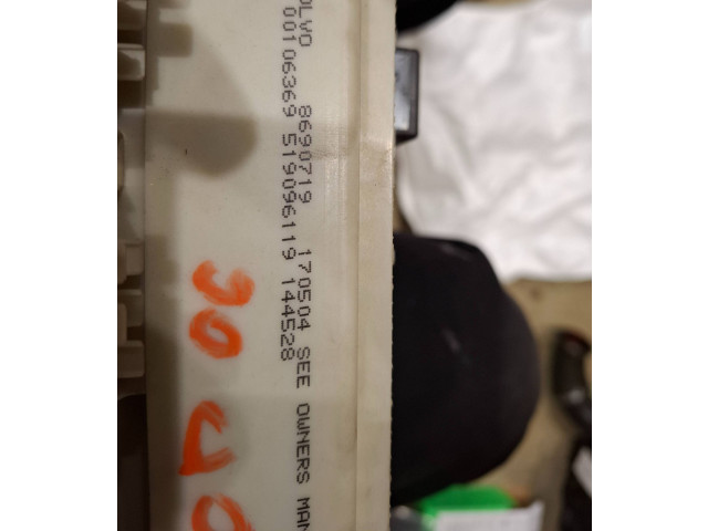 Pojistková skříňka 8690719, 00106369 Volvo S40 2005