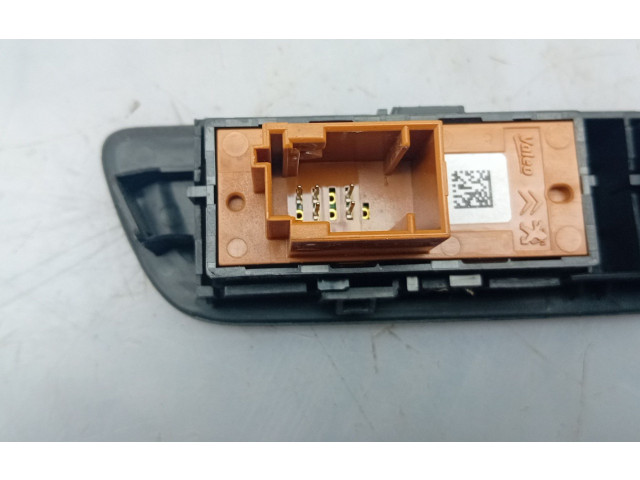 Блок управления Peugeot 2008 I