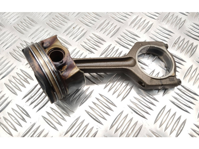 Píst 7624409, 7624408 BMW 5 GT F07 N55B30A