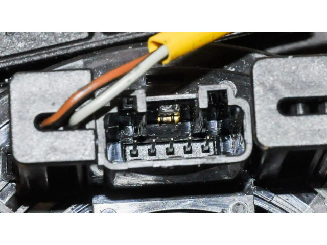 Подрулевой переключатель    Ford Focus