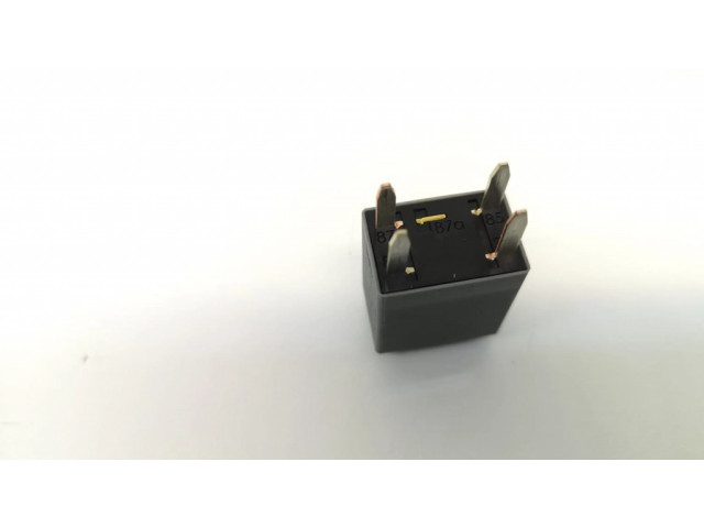 Блок предохранителей 13275884, MJ Opel Insignia A