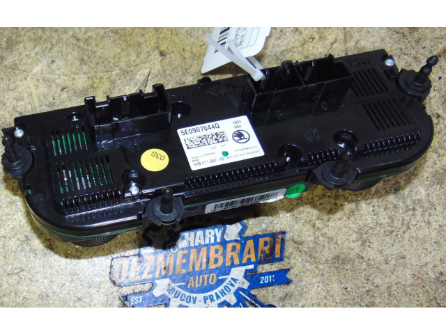 Блок управления климат-контролем 5E0907044Q, 5HB01128260   Skoda Octavia Mk3 (5E)