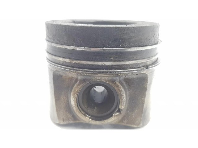 Píst 04L107065D, 1111AA   Skoda Superb B6 (3T)  pro naftový motor 1.6  