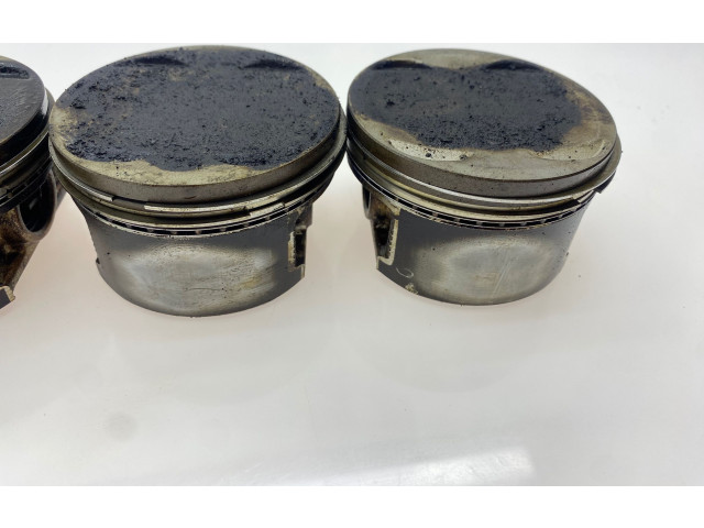 Píst HSB   Subaru Forester SF     