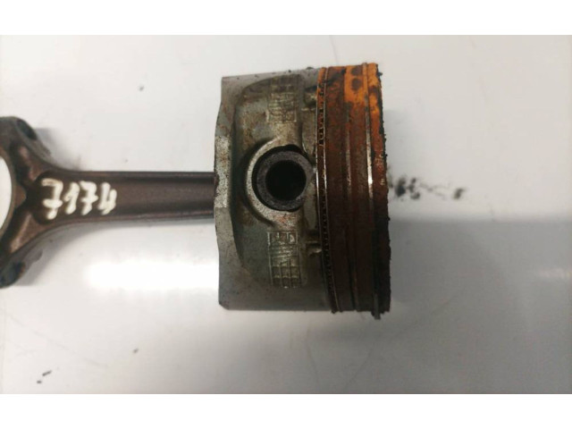 Píst 0015424, 1310850 Opel Zafira A