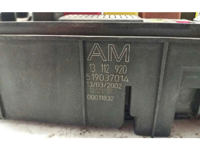 Блок предохранителей 13112920   Opel Vectra C    