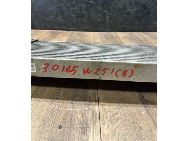 Интеркулер  A2515000000   Mercedes-Benz R W251 