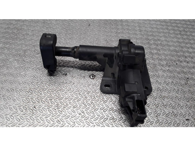 Электрический двигатель для открытия форточки в кузове