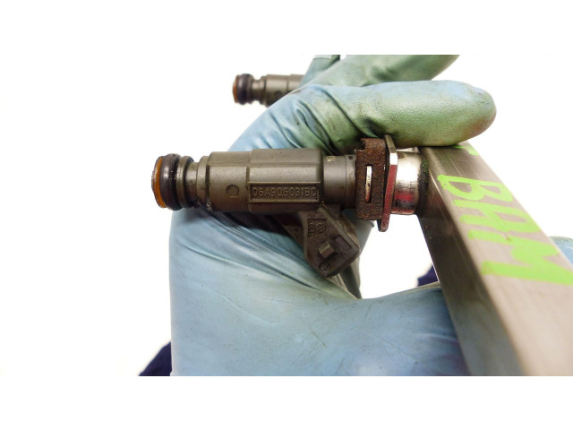 Топливная рампа 06A133681E   Audi A3 S3 8L  