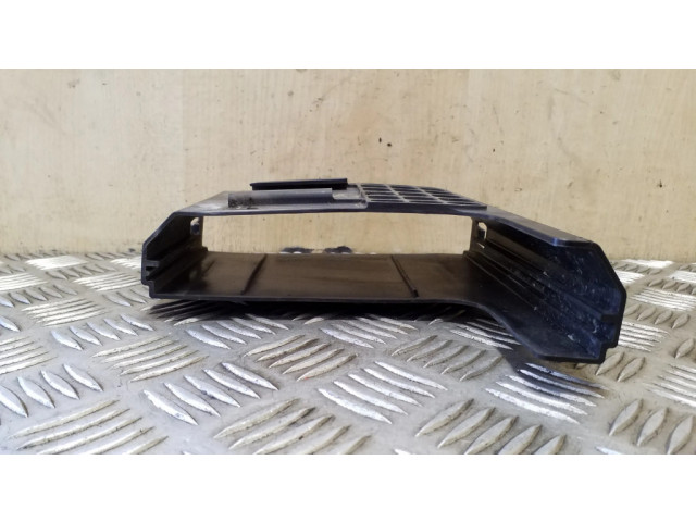 Другая деталь отсека двигателя