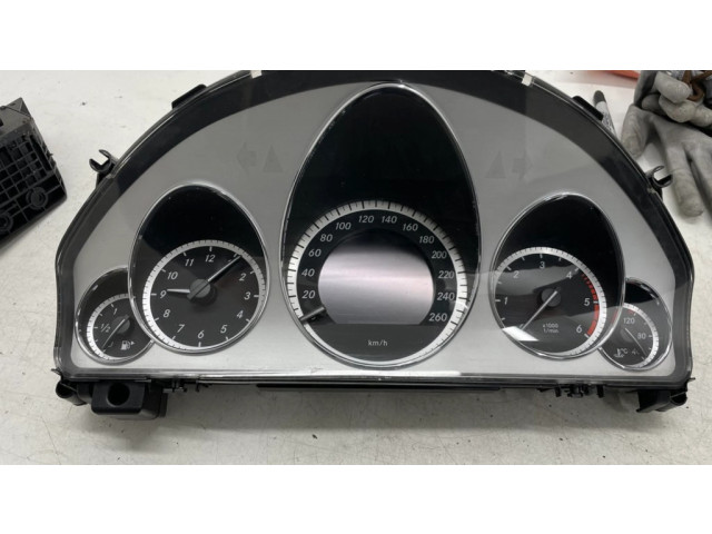 Přístrojová deska Mercedes-Benz E W212 2010 A2129006104, A2129010002