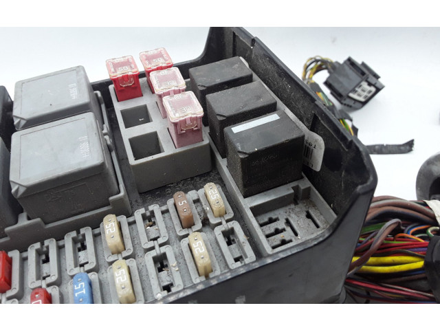 Блок предохранителей 490000070, 93065418   Ford Focus    