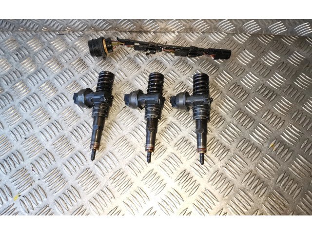 Комплект форсунок 0414720215, 038130073AG    Skoda Fabia Mk2 (5J)   