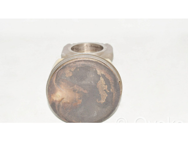 Píst NAN BMW 5 E60 E61 pro benzínový motor 2.0