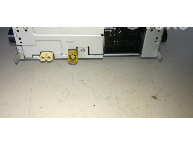 Радио/ проигрыватель CD/DVD / навигация