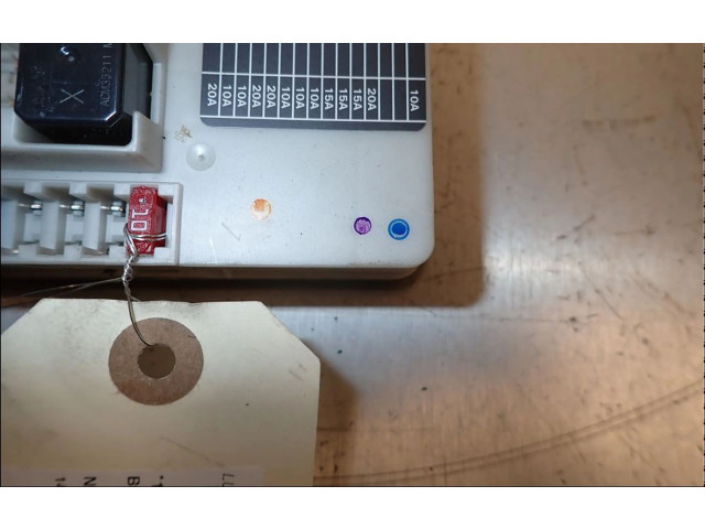 Pojistková skříňka 284B2EM04C Nissan Note (E11) 2006