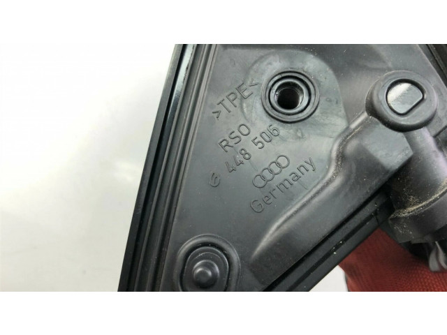 Боковое стекло в середине кузова