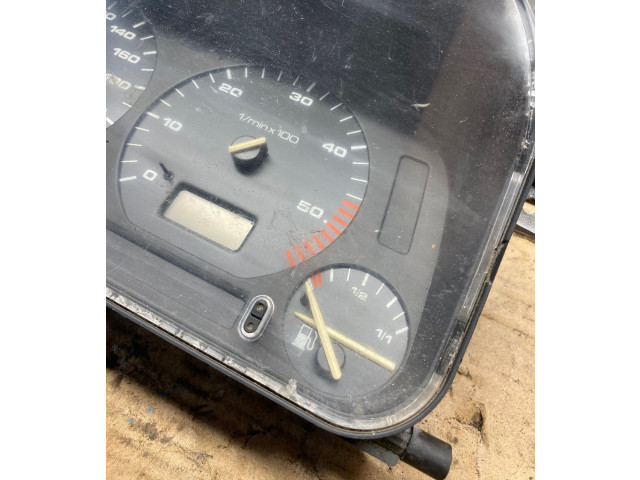 Панель приборов 87001359 Volkswagen Golf III