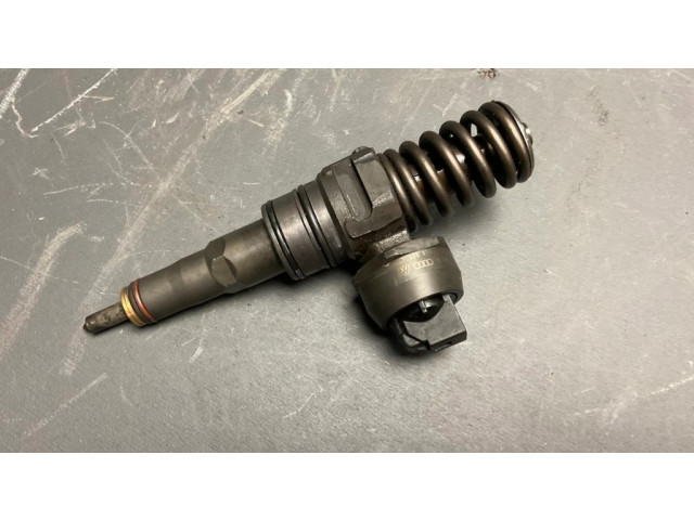 Vstřikovač 038130073BR, 0414720232   Audi A4 S4 B7 8E 8H  pro naftový motor 2.0 BRE 