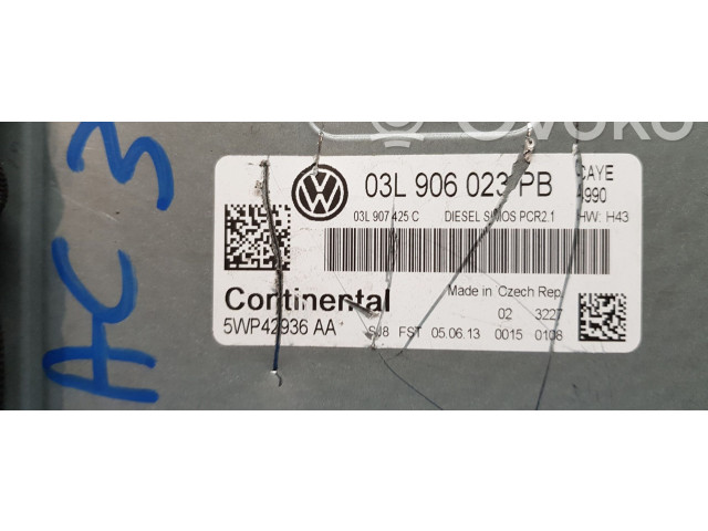 Řídící jednotka 03L906023PB   Volkswagen Caddy 2013