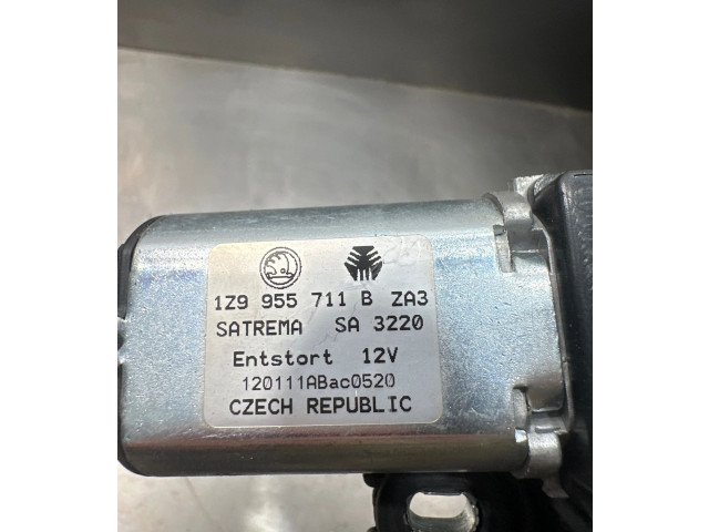 Моторчик заднего дворника 1Z9955711B, 120111ABA00520    Skoda Octavia Mk2 (1Z)