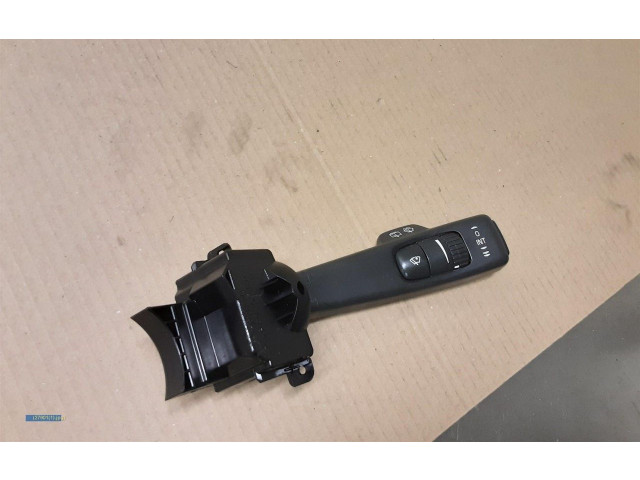 Ручка стеклоочистителей    Volvo V50