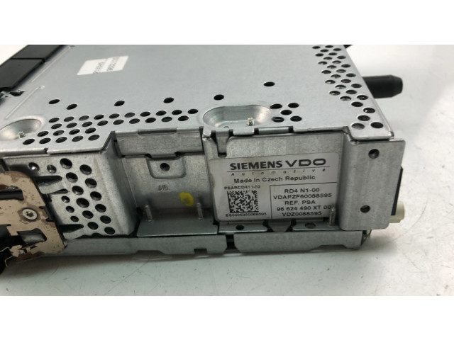 Радио/ проигрыватель CD/DVD / навигация