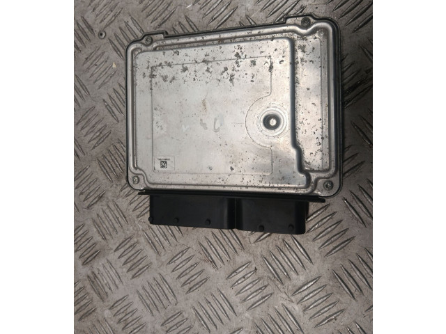 Блок управления двигателя 8U0907115J Audi Q3 8U