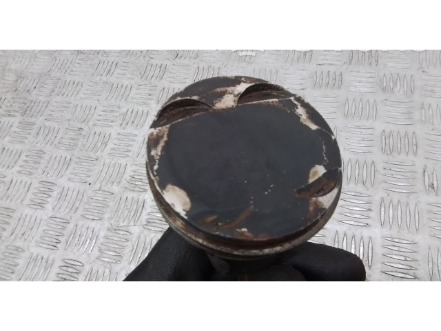 Поршень Kolben mit Pleuel 04ER Volkswagen Jetta USA