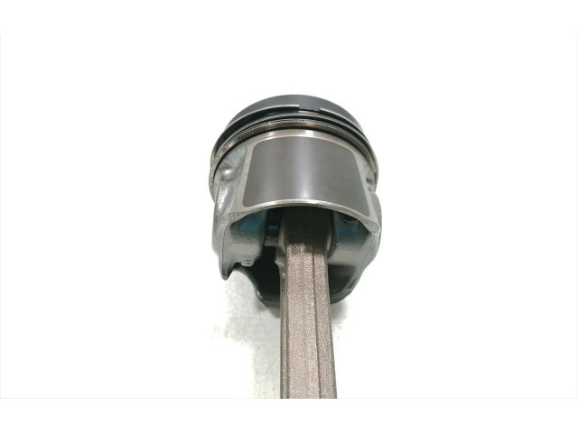 Поршень с шатуном Skoda Octavia Mk3 (5E)