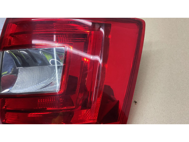 Задний фонарь правый 5E9945096    Skoda Octavia Mk3 (5E)   2013-2019 года