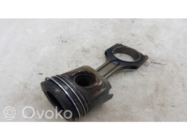 Píst 0840BB   BMW 5 E60 E61  pro naftový motor 2.0  