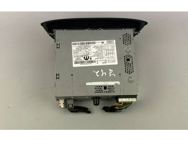 Радио/ проигрыватель CD/DVD / навигация