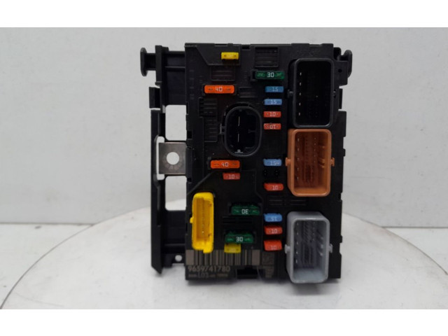 Блок предохранителей 9674780977 Citroen C4 II