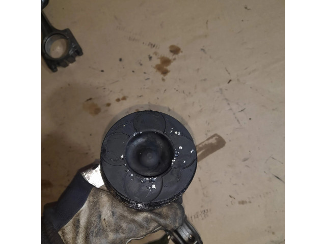 Поршень с шатуном Volvo S60 для дизельного двигателя 2.4