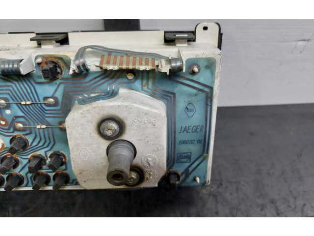 Блок предохранителей  7700841348   Renault Clio I    