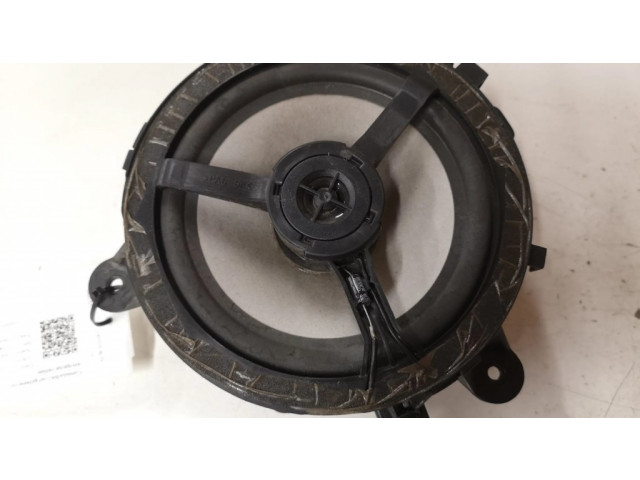 Громкоговоритель (громкоговорители) в задних дверях