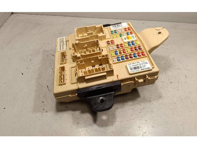 Блок предохранителей 954002P976   KIA Sorento