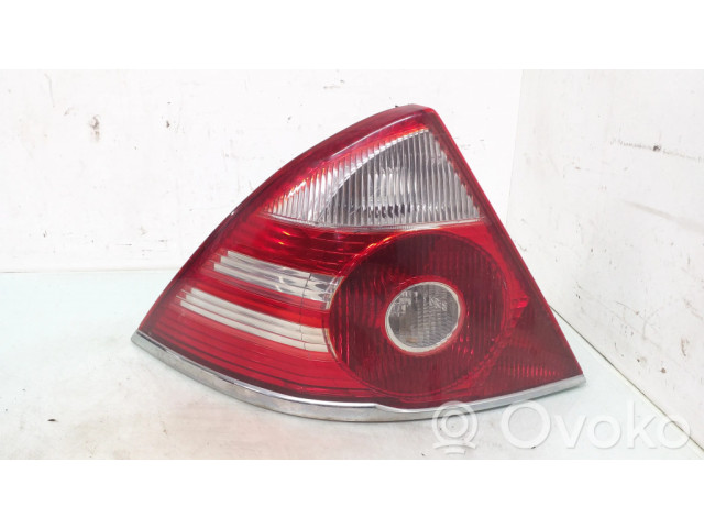 Задний фонарь левый 6S7113405A, 3S7113N099A Ford Mondeo Mk III 2000-2007 года