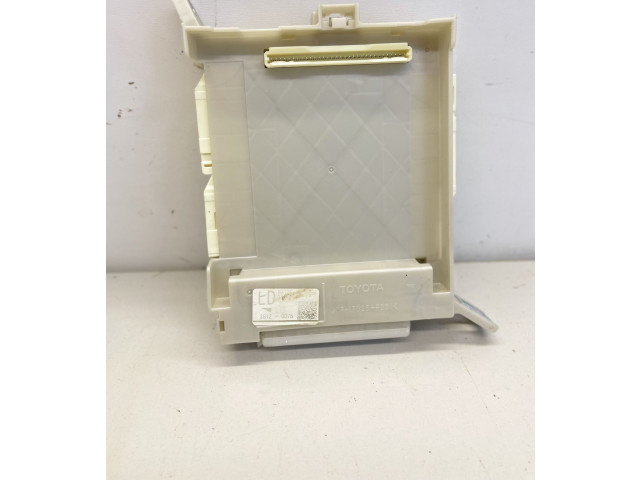 Pojistková skříňka 8273030L50 Lexus GS 250 350 300H 450H 2014