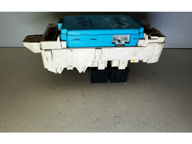 Блок предохранителей MR40589, 47630129 Mitsubishi Galant