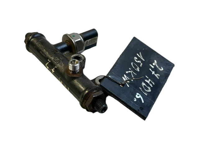 Топливная рампа Jaguar S-Type 2.7