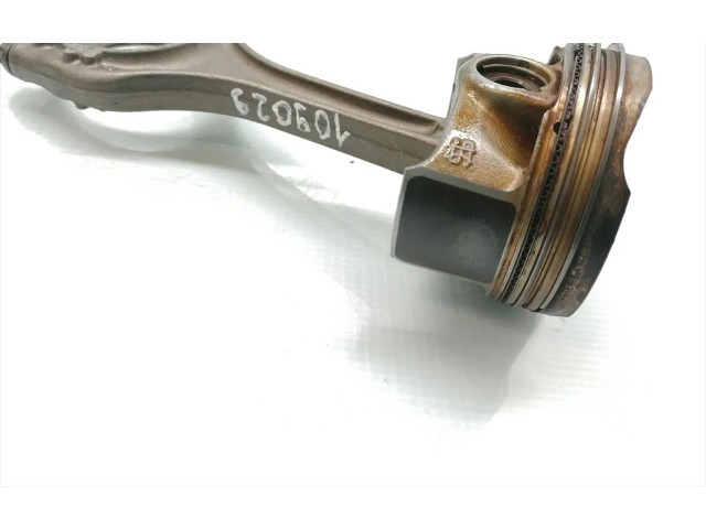 Поршень с шатуном Skoda Octavia Mk3 (5E)