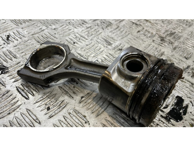 Píst BMW 7 G11 G12 pro naftový motor 4.0