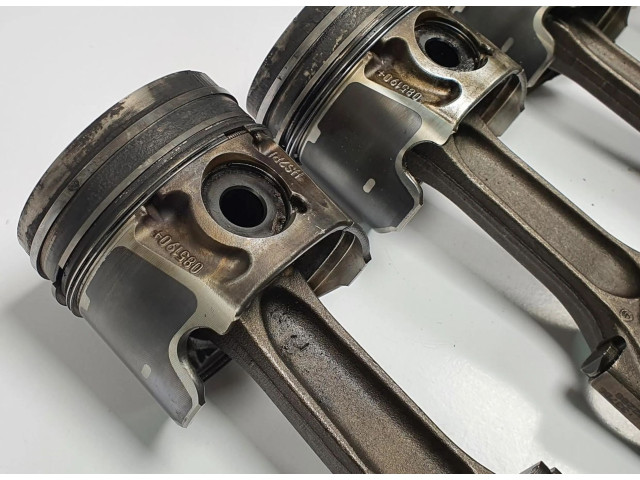  Поршень с шатуном  085190  Volvo V50  