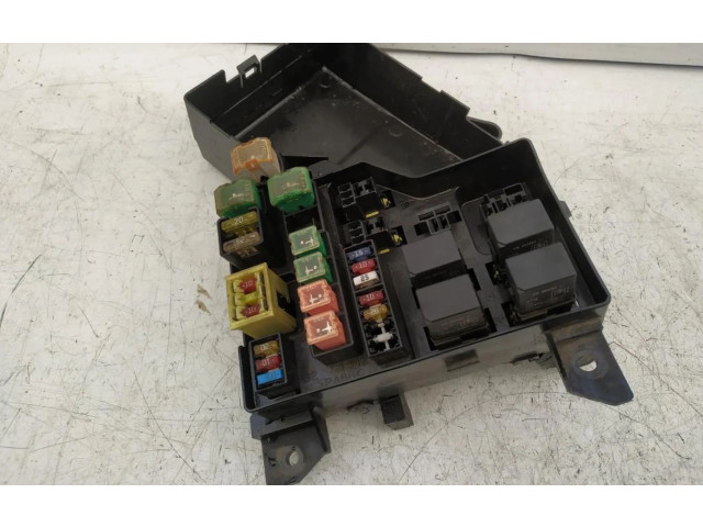 Блок предохранителей Mitsubishi Carisma