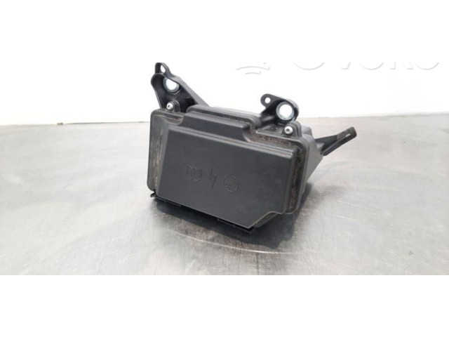 Блок предохранителей  A2135400024   Mercedes-Benz EQC    