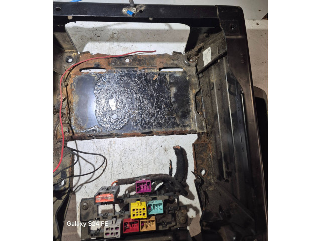 Pojistková skříňka 7H1881677N, 159317S019 Volkswagen Transporter - Caravelle T5 2004