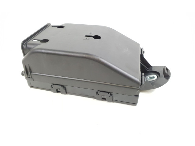 Блок предохранителей 32209198   Volvo S60    