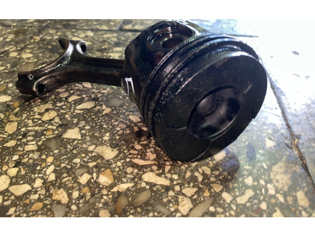  Поршень с шатуном  81L79  Volvo V70  